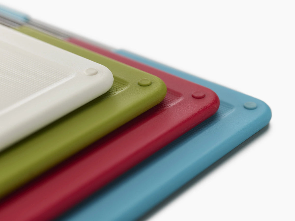 Folio Plus Messer + Schneidebrett Set 8tlg. Multicolour in Mehrfarbig präsentiert im Onlineshop von KAQTU Design AG. Schneidbrett ist von Joseph Joseph