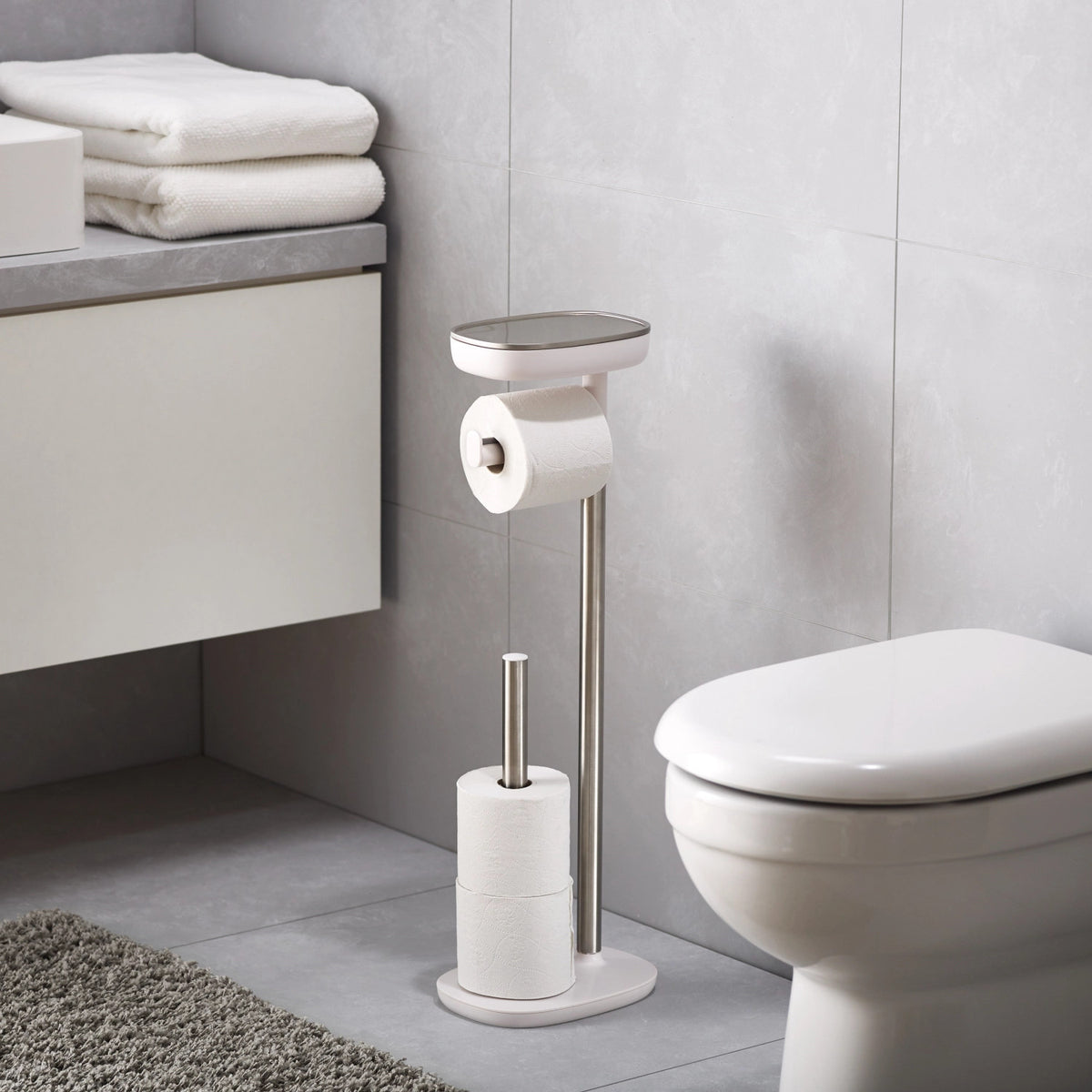 EasyStore Toilettenpapier-Ständer in Weiss präsentiert im Onlineshop von KAQTU Design AG. Toilettenartikel ist von Joseph Joseph