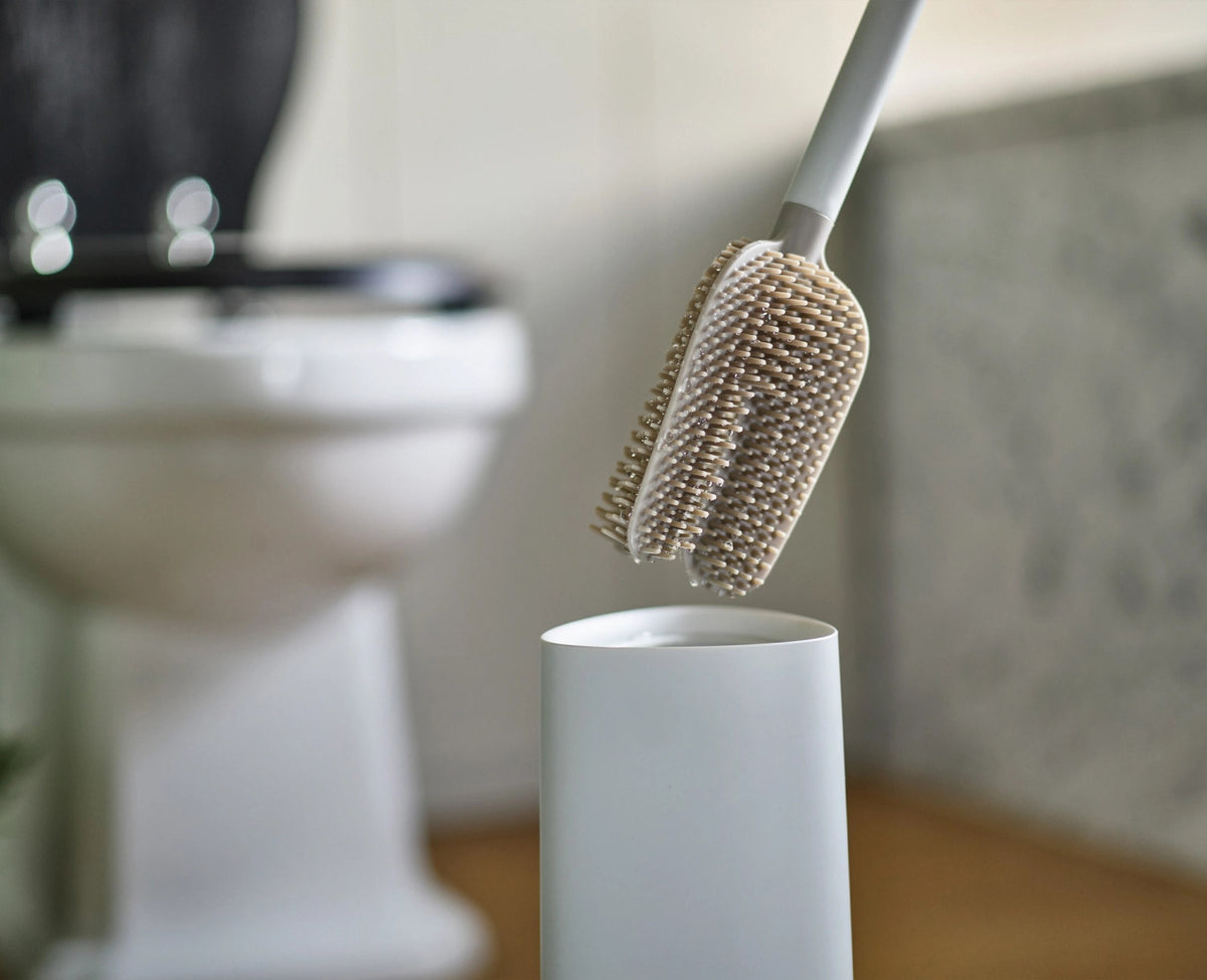 Flex 360 WC Bürste ecru in Beige präsentiert im Onlineshop von KAQTU Design AG. Toilettenartikel ist von Joseph Joseph