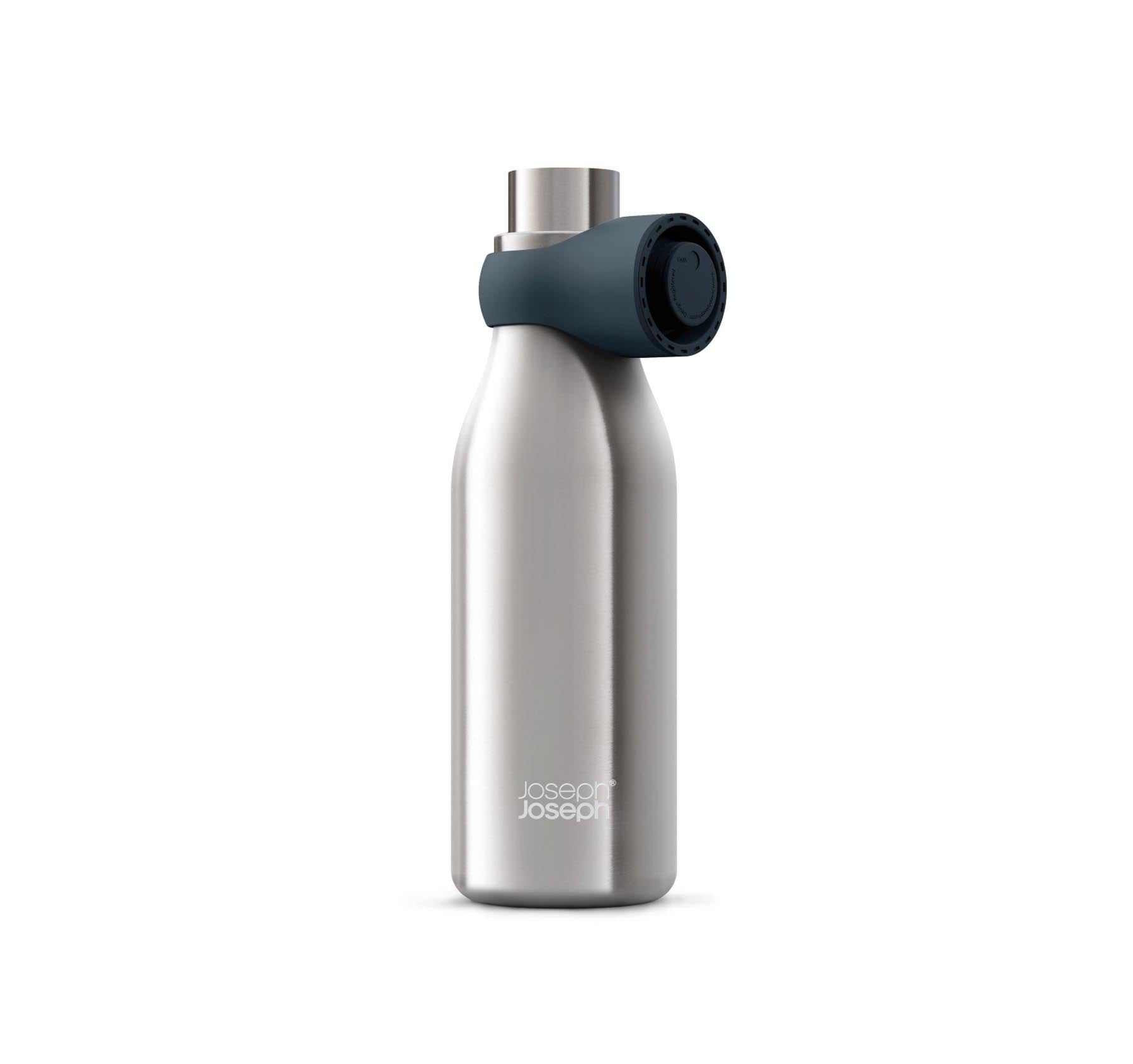 Elegantes Geschenkset von Joseph Joseph mit isolierter Flasche und Travel Mug in Silber, perfekt für umweltbewusste Genießer unterwegs.