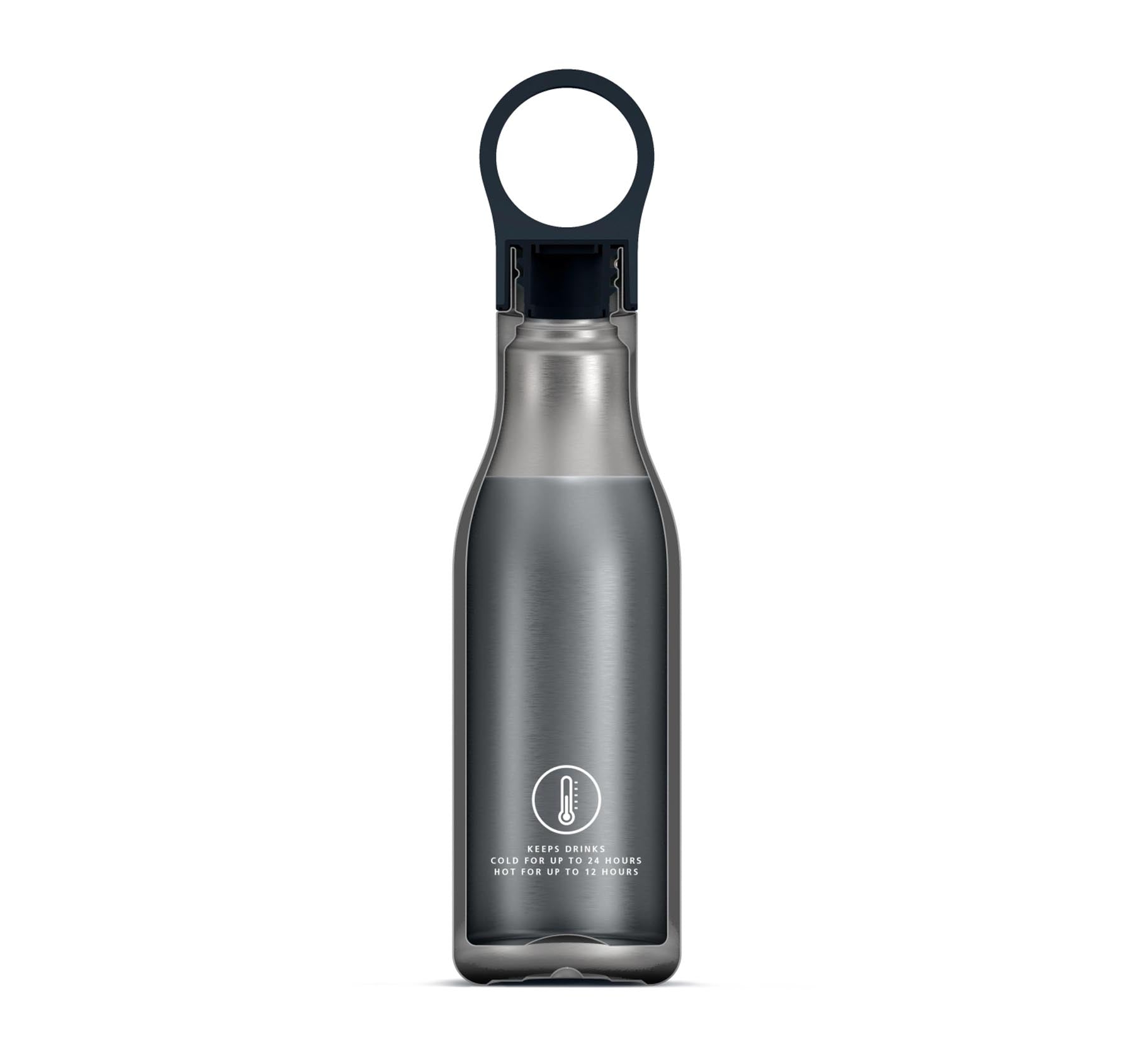 Stylisches Geschenkset von Joseph Joseph, bestehend aus einer isolierten Flasche und einem Travel Mug in Silber, ideal für nachhaltige Abenteuer.