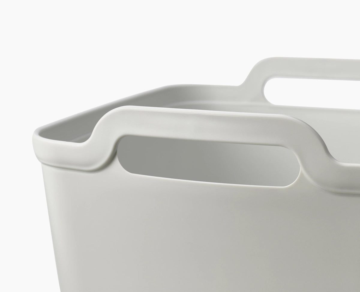 Wash Drain Spülschüssel - Light Stone Sage 31.5x31x20cm in Weiss präsentiert im Onlineshop von KAQTU Design AG. Abwasch ist von Joseph Joseph
