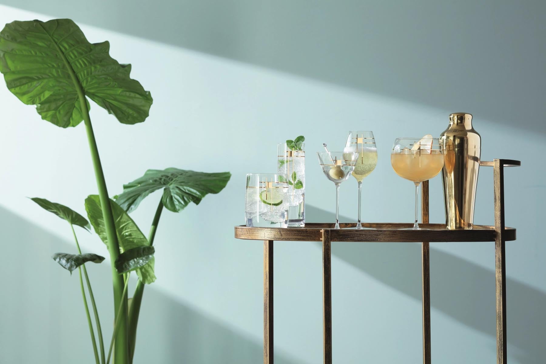 Elegantes 4er Set goldfarbener Trinkgläser (625ml) von LSA, ideal für stilvolle Anlässe und besondere Momente.