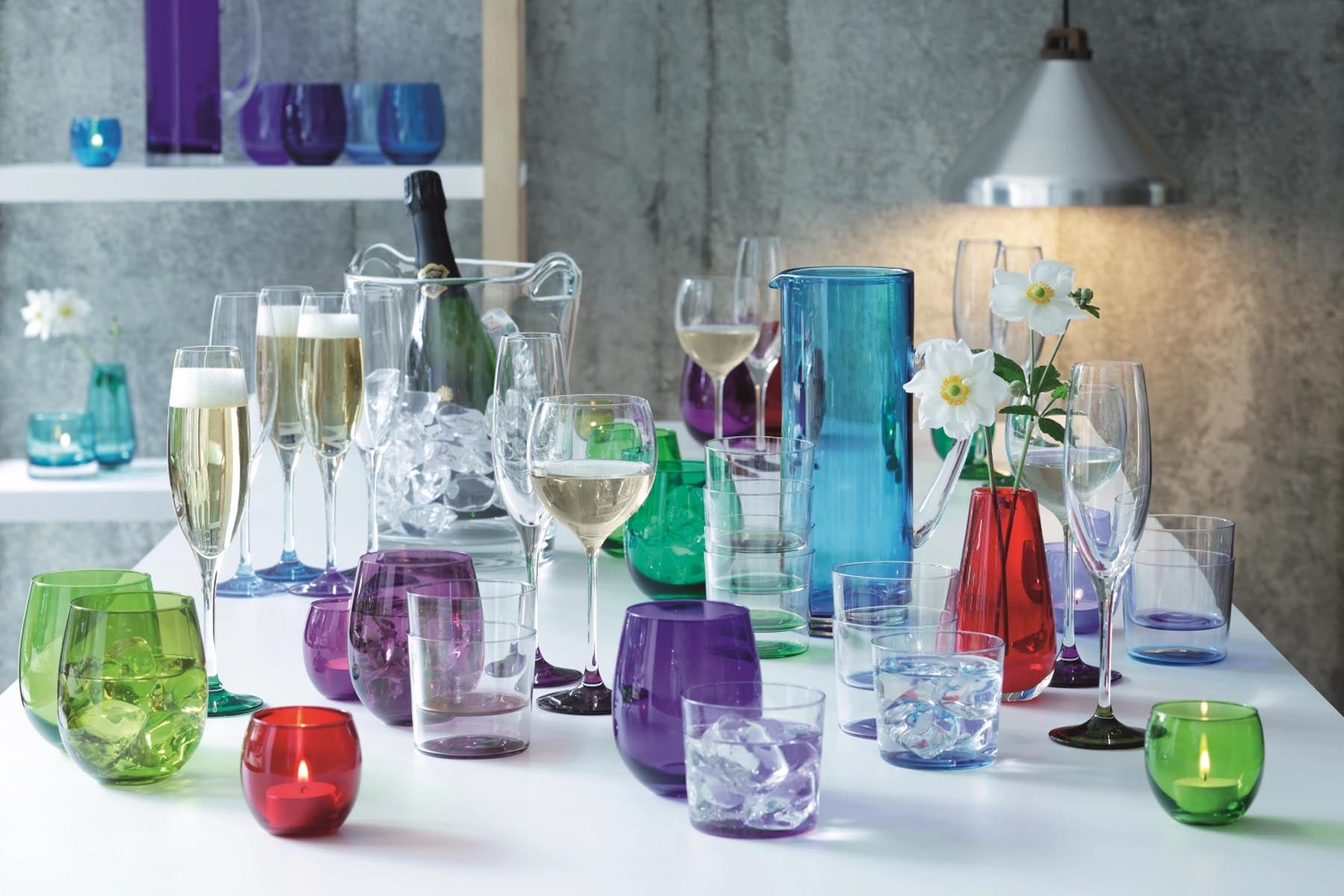 Elegantes 4er Set Coro Teelichthalter in verschiedenen Blattdesigns, ideal für stimmungsvolle Beleuchtung und Dekoration.