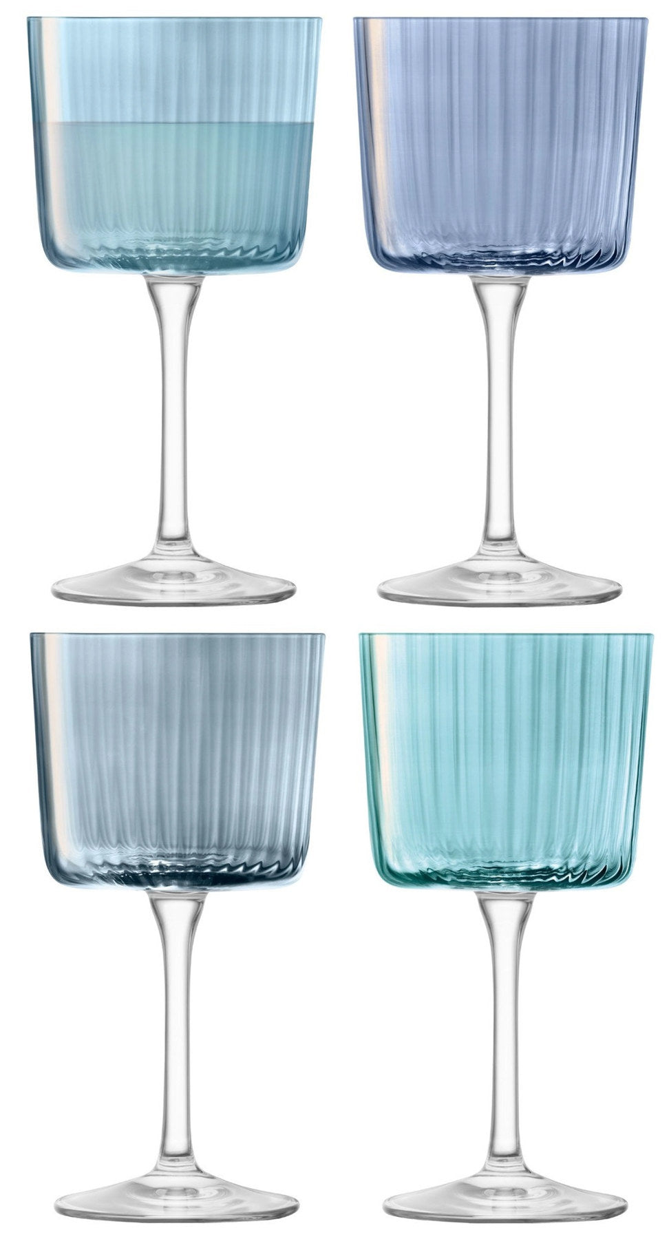 4er Set Weingläser der Serie Gems von LSA aus Glas, mit Stielen und feinen Wänden, handbemalt in verschiedenen Saphirblautönen.