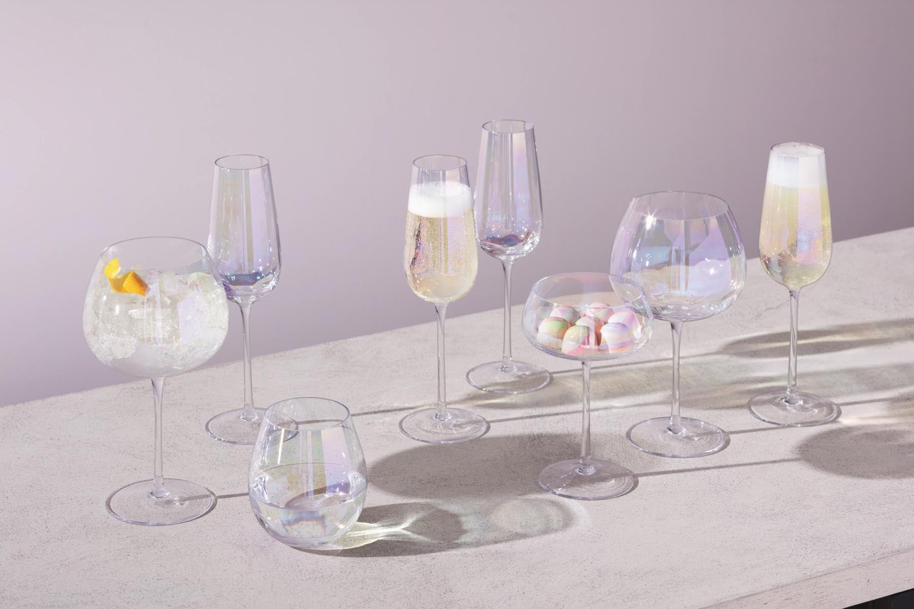 Elegantes 4er Set perlmuttfarbener Cocktailgläser von LSA, ideal für stilvolle Drinks und besondere Anlässe.