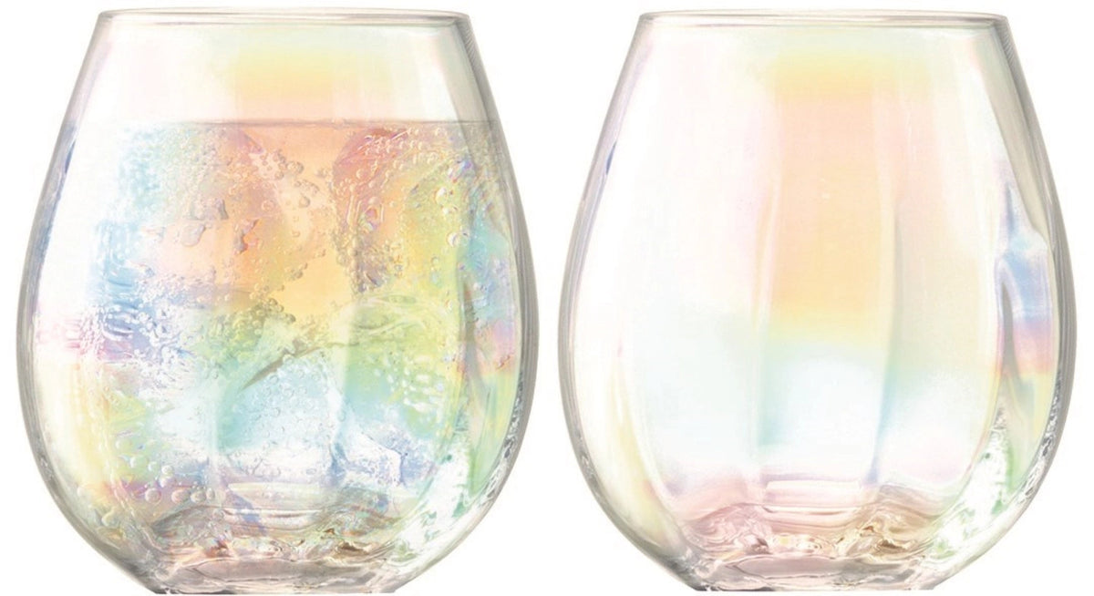 2er Set Pearl Becher 425ml perlmutt von LSA aus mundgeblasenem Glas, transparent mit schillerndem Schimmer und geriffelter Textur am Becherrand.