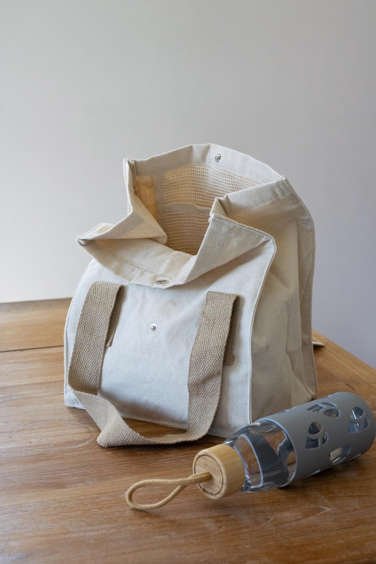 Lunch Tasche, natural, 32x25x17cm in Beige präsentiert im Onlineshop von KAQTU Design AG. Snackbox ist von Pebbly
