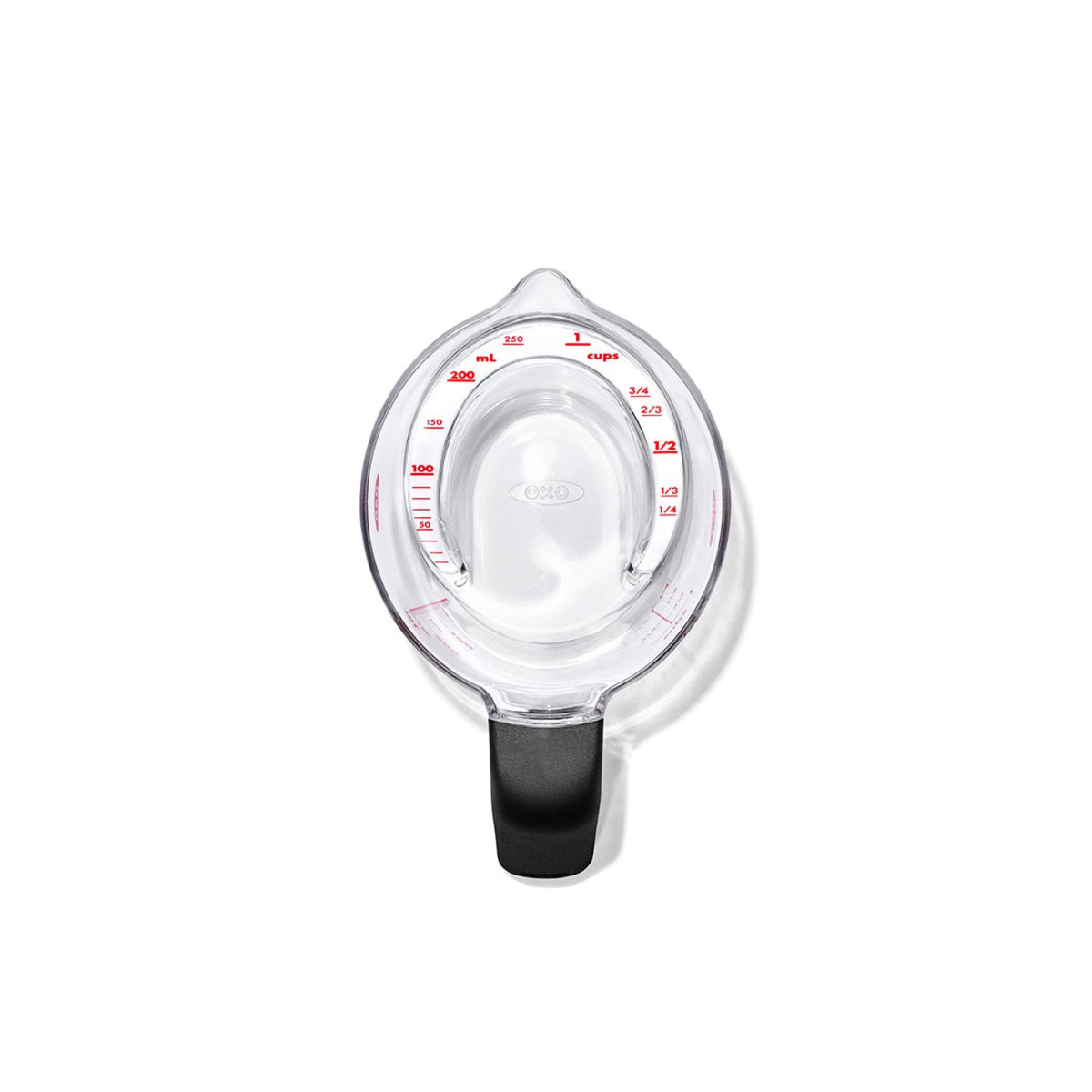 Abgewinkelter Messbecher, 250 ml in Transparent präsentiert im Onlineshop von KAQTU Design AG. Küchenhelfer ist von OXO