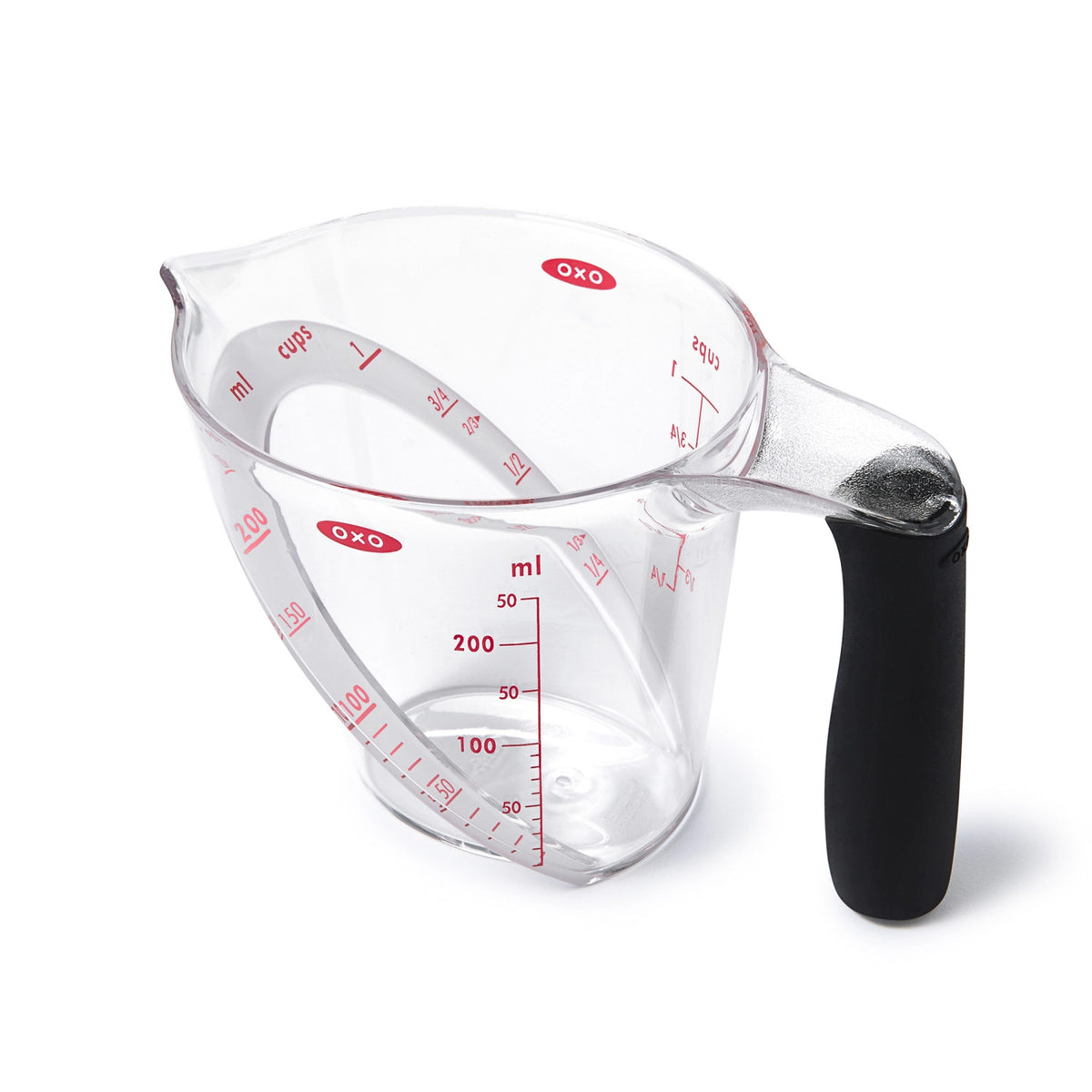 Abgewinkelter Messbecher, 250 ml in Transparent präsentiert im Onlineshop von KAQTU Design AG. Küchenhelfer ist von OXO