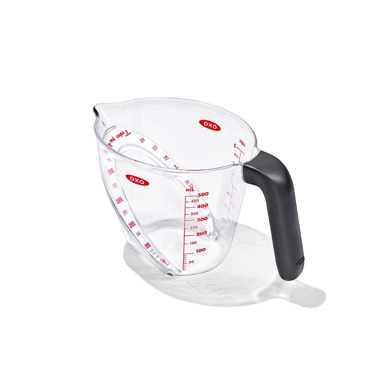 Abgewinkelter Messbecher, 500 ml in Transparent präsentiert im Onlineshop von KAQTU Design AG. Küchenhelfer ist von OXO