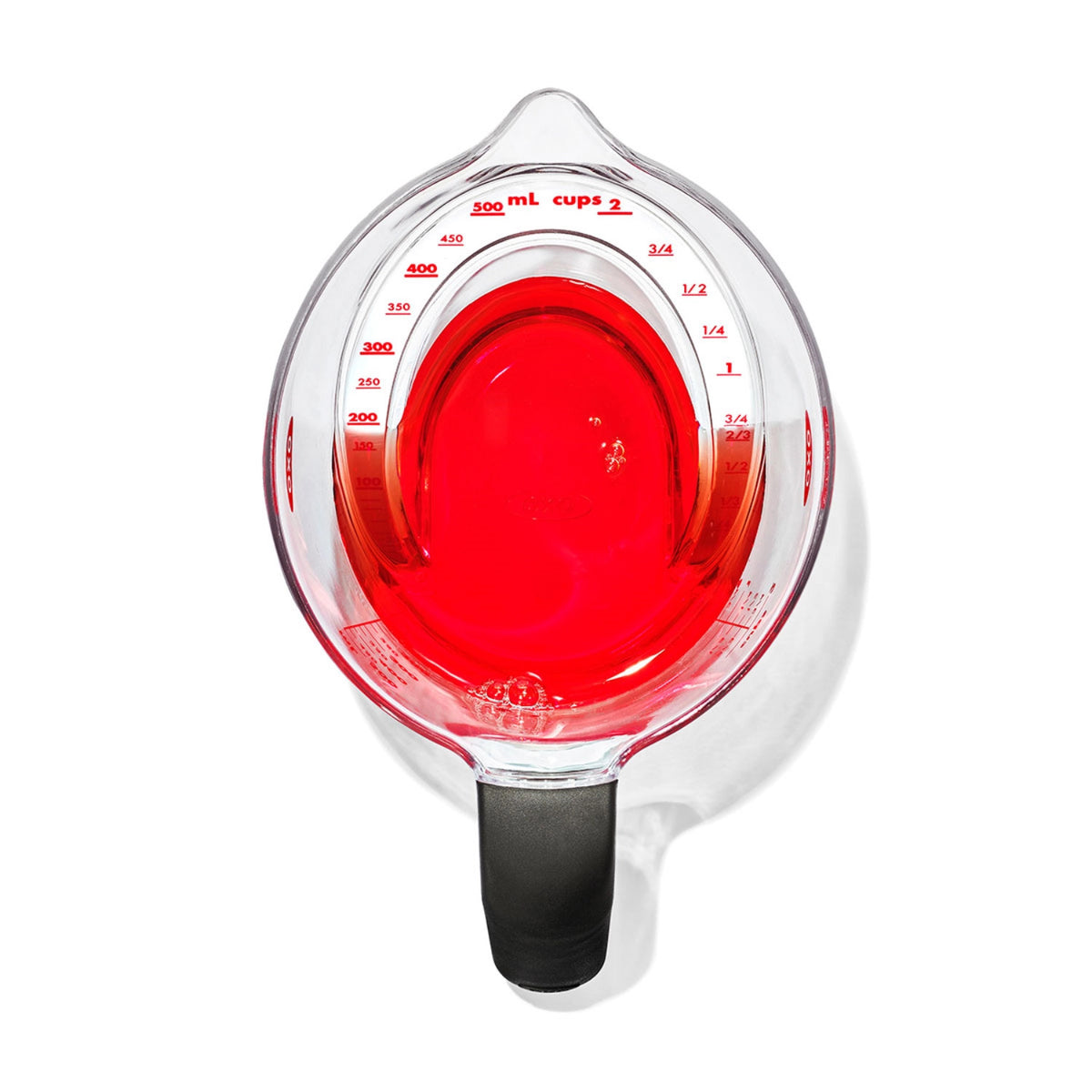 Abgewinkelter Messbecher, 500 ml in Transparent präsentiert im Onlineshop von KAQTU Design AG. Küchenhelfer ist von OXO