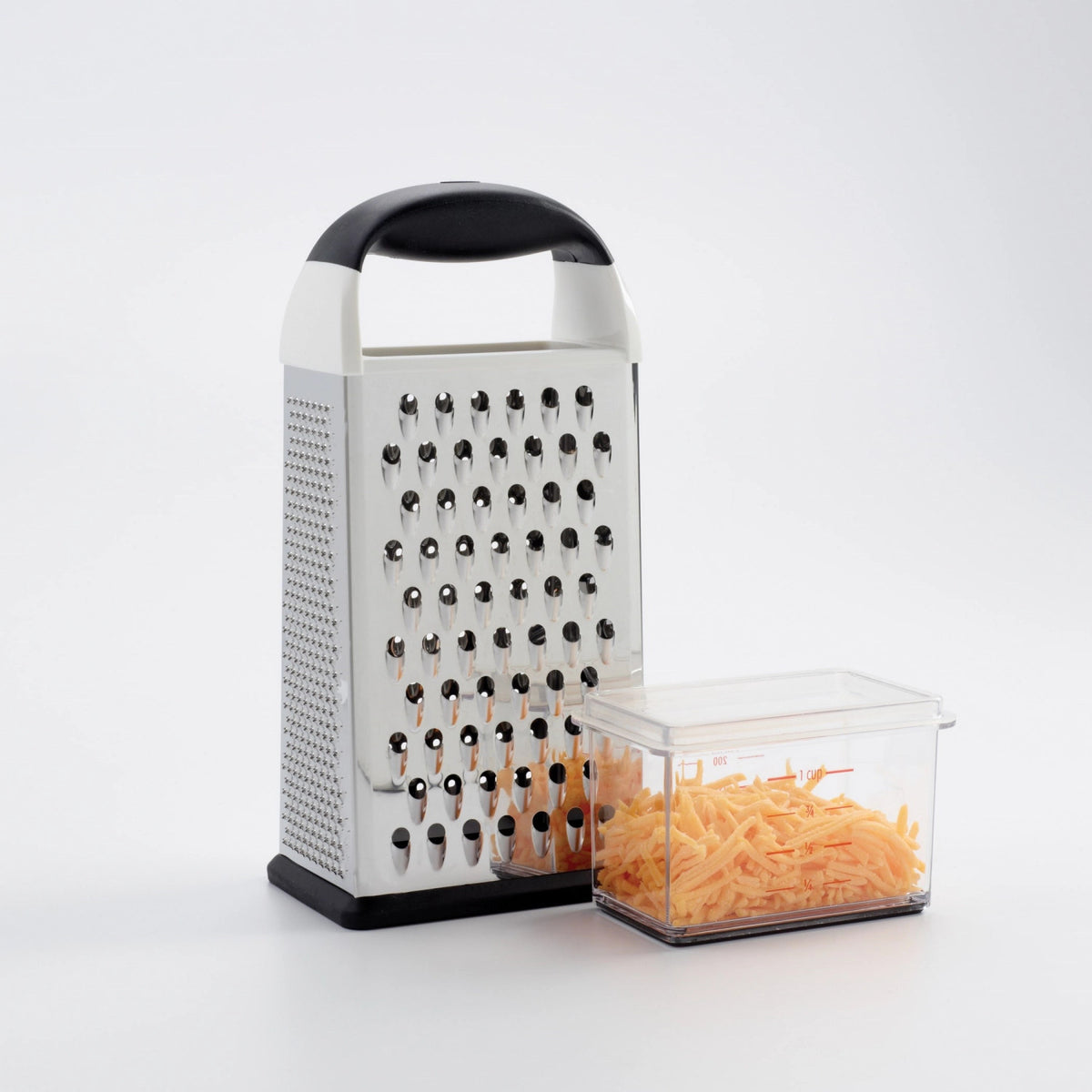 4-seitige Reibe m. Auffangbehälter in Silber präsentiert im Onlineshop von KAQTU Design AG. Küchenhelfer ist von OXO