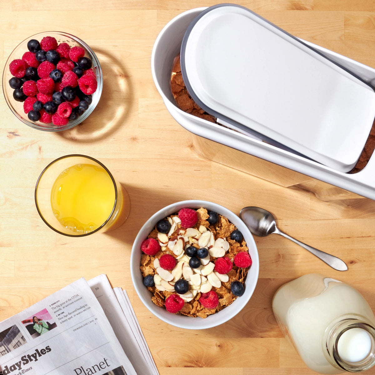 Pop Cerealien Dispenser, mittel, 3.2 l in Transparent präsentiert im Onlineshop von KAQTU Design AG. Aufbewahrungsdose ist von OXO