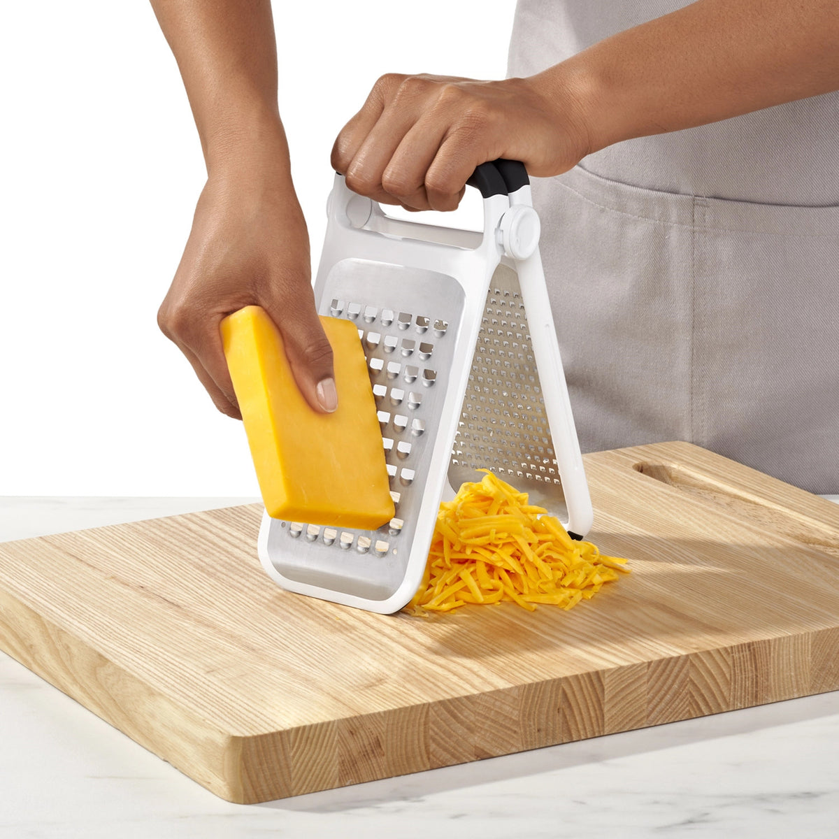 OXO Doppelreibe, geätzt in Weiss präsentiert im Onlineshop von KAQTU Design AG. Küchenhelfer ist von OXO