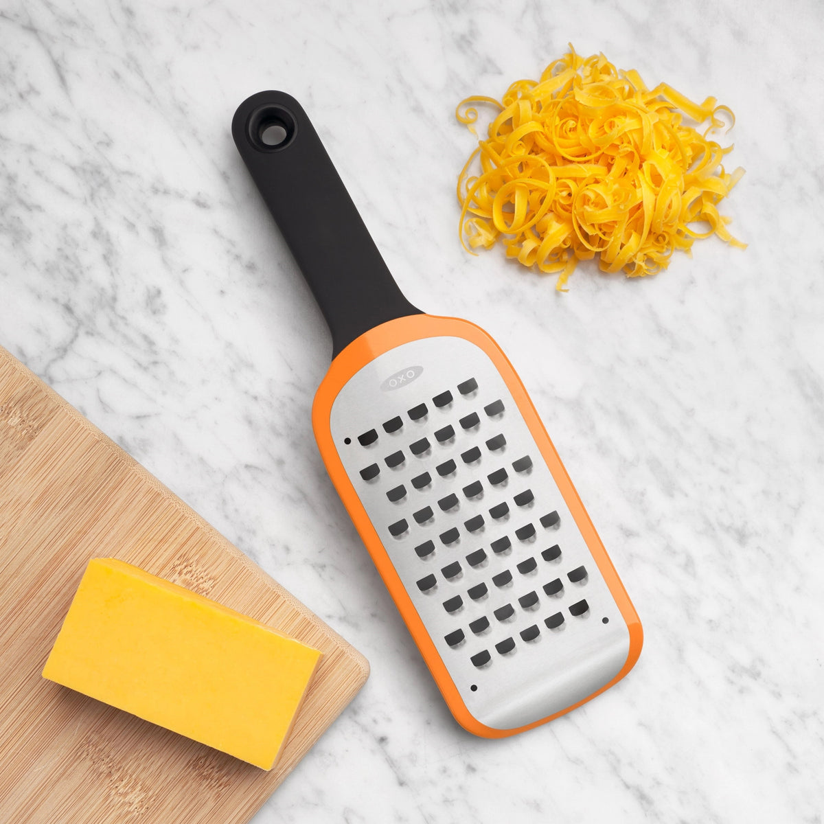 GG Reibe grob geätzt in Orange präsentiert im Onlineshop von KAQTU Design AG. Reiben + Raffeln ist von OXO