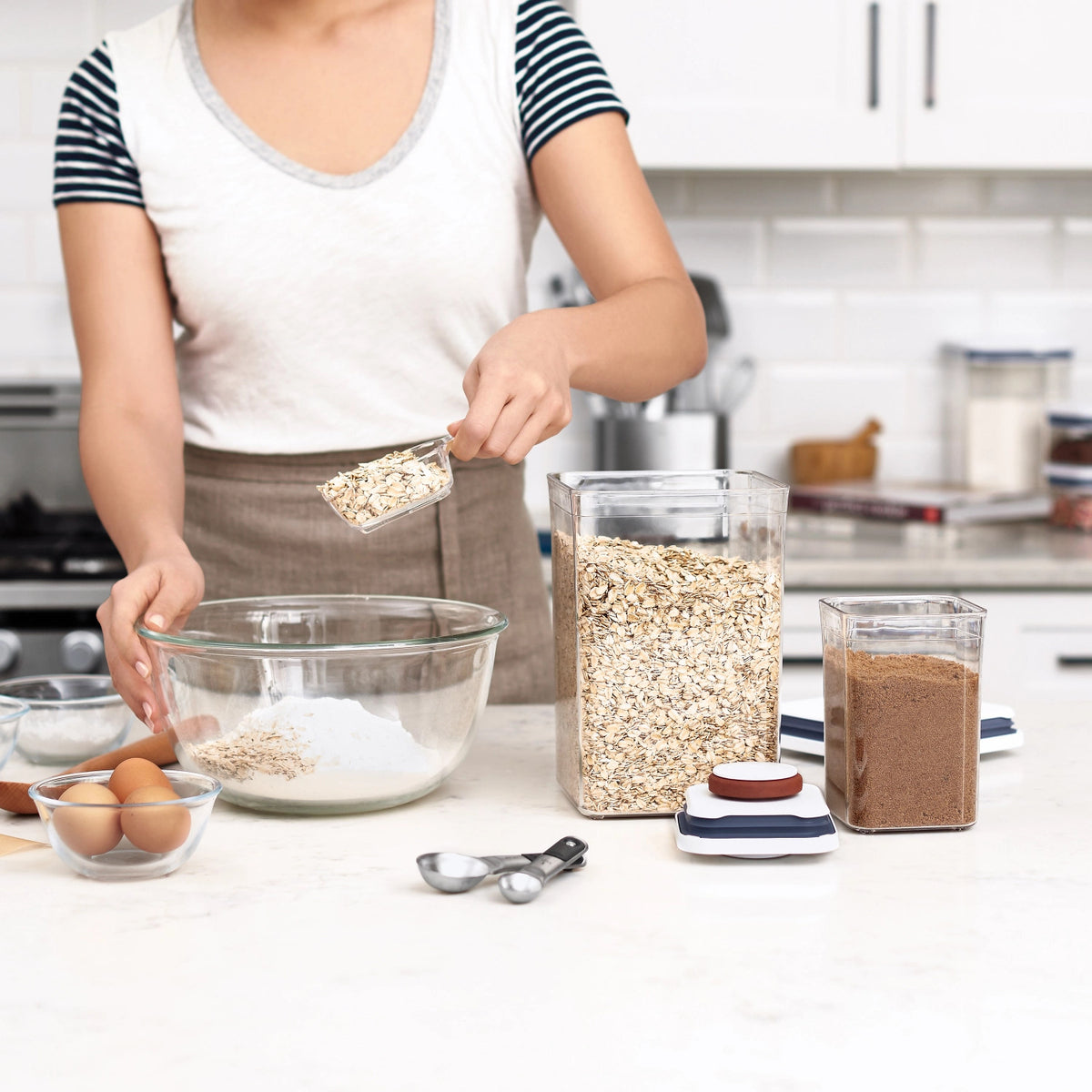 Good Grips POP 2.0 Portionier-Löffel gross in Transparent präsentiert im Onlineshop von KAQTU Design AG. Aufbewahrungsdose ist von OXO