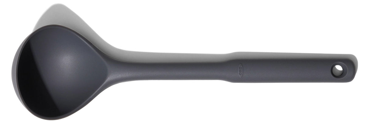 GG Schöpflöffel gross Silikon in Grau präsentiert im Onlineshop von KAQTU Design AG. Schöpflöffel ist von OXO