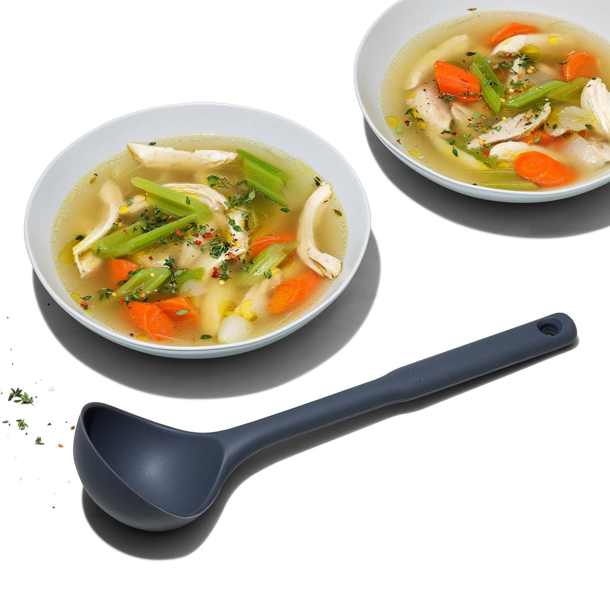 GG Schöpflöffel gross Silikon in Grau präsentiert im Onlineshop von KAQTU Design AG. Schöpflöffel ist von OXO