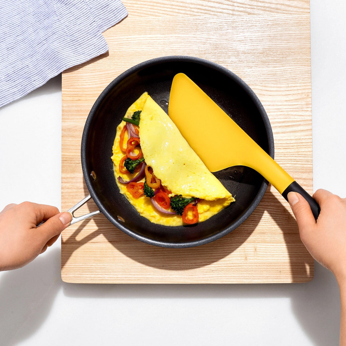 Good Grips Crêpeswender, 30cm in Gelb präsentiert im Onlineshop von KAQTU Design AG. Pfannenwender ist von OXO