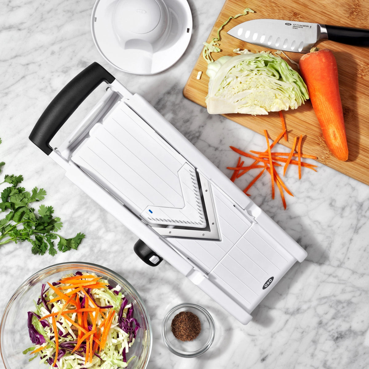 V-Blade Mandoline in Weiss präsentiert im Onlineshop von KAQTU Design AG. Küchenhelfer ist von OXO