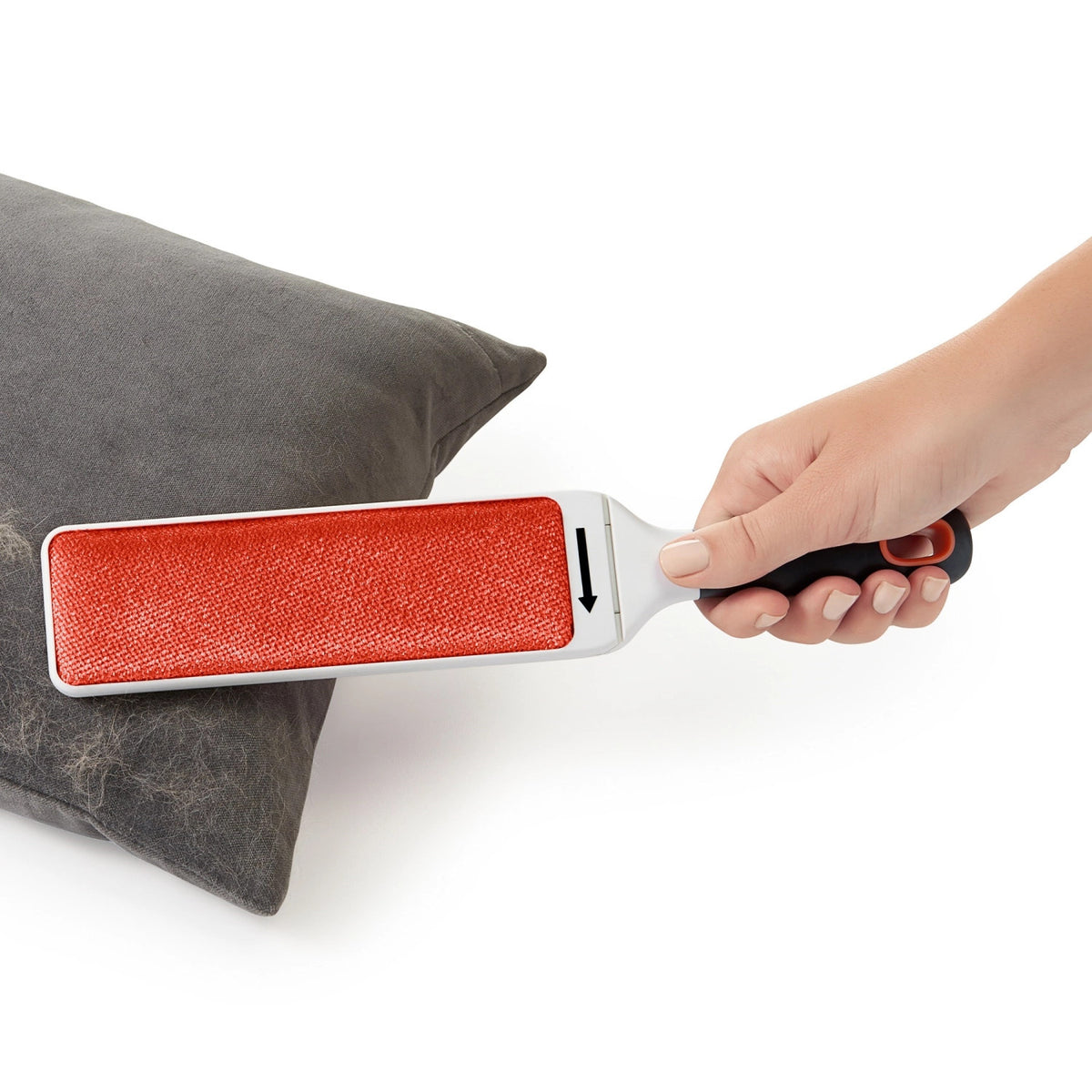 GG Flusenentferner Bürste für Möbel weissorange in Orange präsentiert im Onlineshop von KAQTU Design AG. Besen ist von OXO