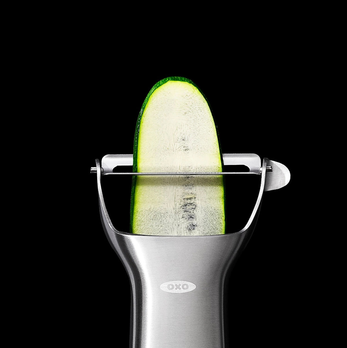 Good Grips Steel Schäler schwenkbar, 19cm in Silber präsentiert im Onlineshop von KAQTU Design AG. Küchenhelfer ist von OXO