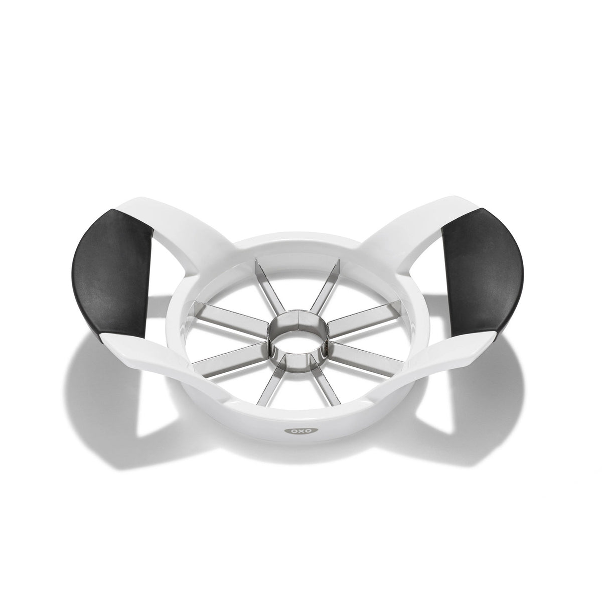 Apfelteiler für 8 Stück, schwarzweiss in Schwarz präsentiert im Onlineshop von KAQTU Design AG. Küchenhelfer ist von OXO