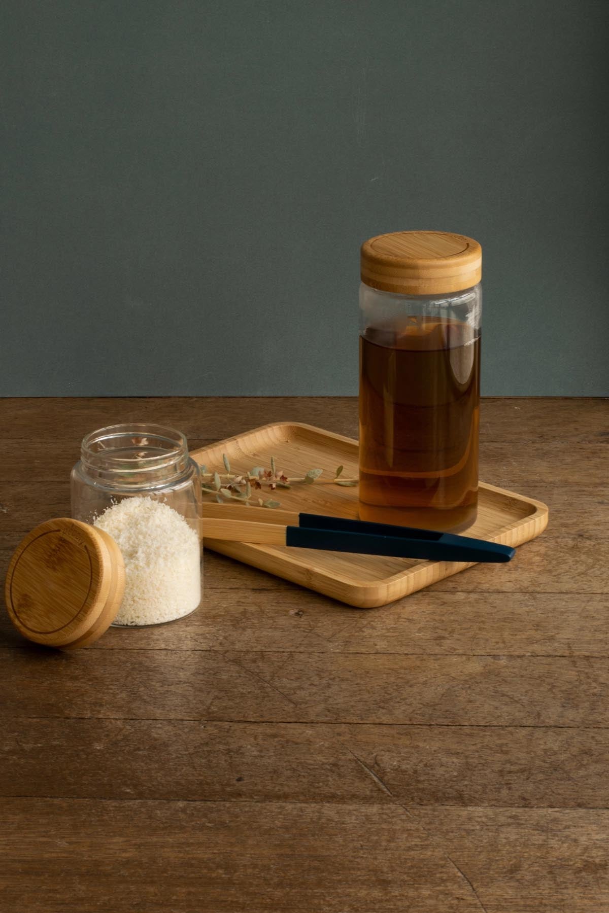 Praktisches 450ml Vorratsglas mit einem modernen Bambusdeckel, perfekt zur stilvollen Aufbewahrung von Lebensmitteln und kleinen Gegenständen.