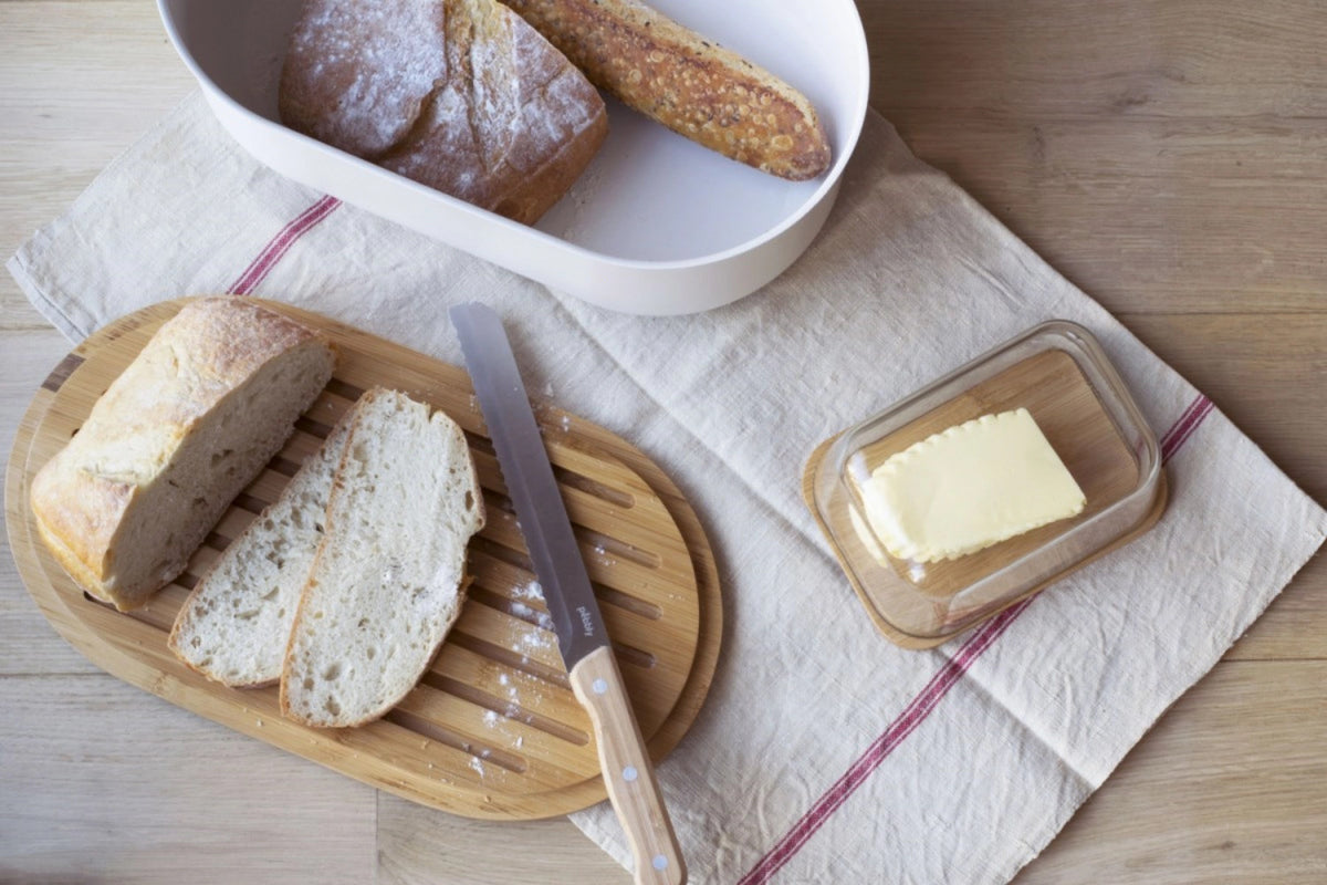 Pebbly Brotkasten m. Schneidebr., Messer, Brotbeutel, Cream in Braun präsentiert im Onlineshop von KAQTU Design AG. Brotsack ist von Pebbly