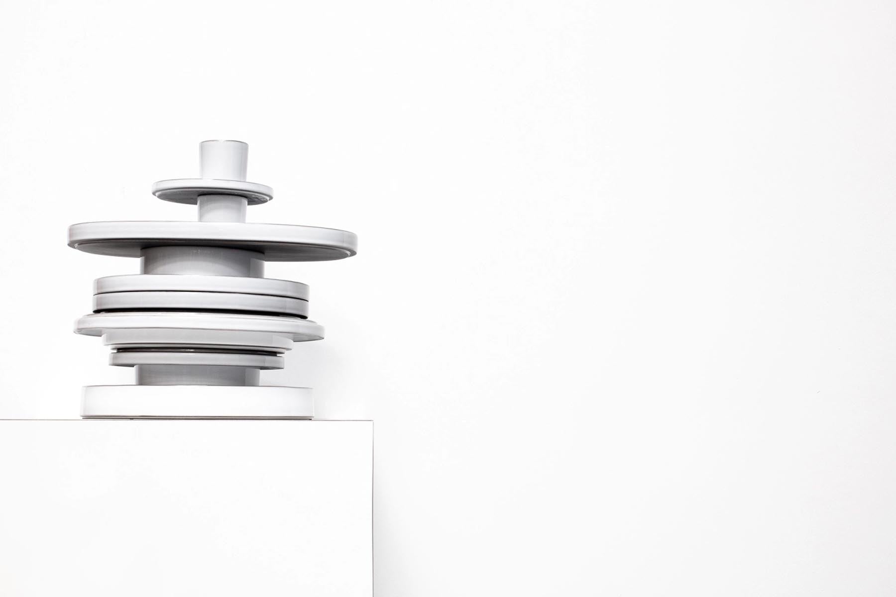 Stilvoller Dessertteller Caractère von Revol, Ø15cm in sanftem Tonka-Braun, perfekt für die stilvolle Servierung von Desserts und Leckereien.