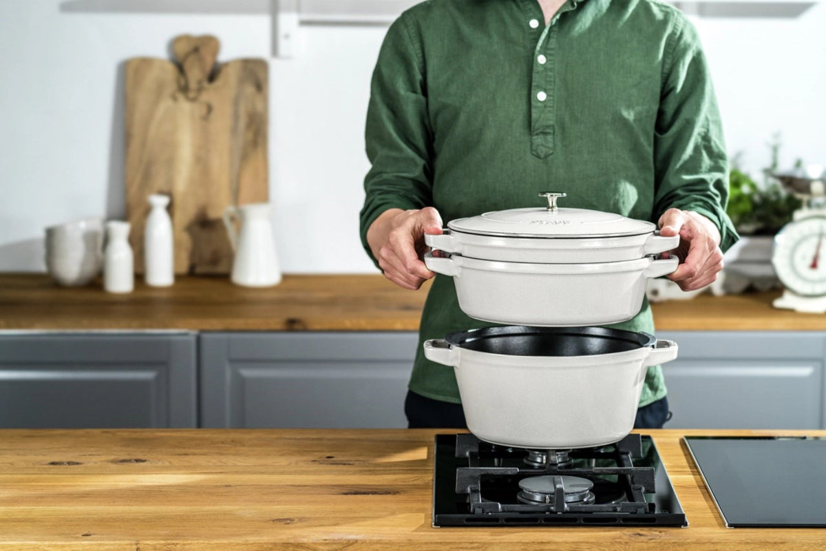 Cocotte 4tlg. 24 cm, rund, Weisser Trüffel, stackable in Weiss präsentiert im Onlineshop von KAQTU Design AG.  ist von Staub