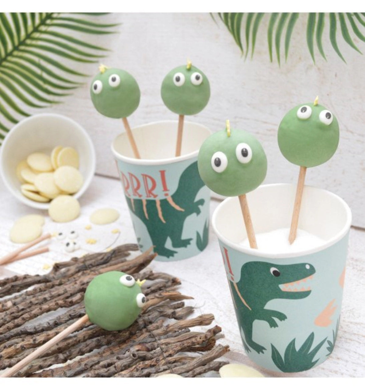 8 Stk. Teller Karton Dino D23cm in Mehrfarbig präsentiert im Onlineshop von KAQTU Design AG. Teller ist von Scrap Cooking