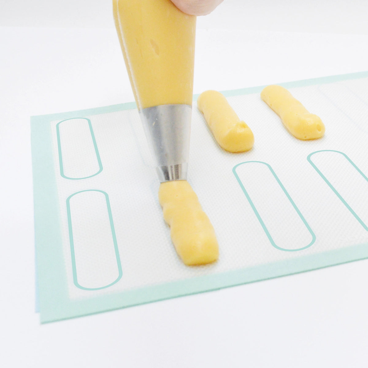 Glasfaser Silikon Backmatte Choux,Éclair, Macaron in Grün präsentiert im Onlineshop von KAQTU Design AG. Backutensilien ist von Scrap Cooking