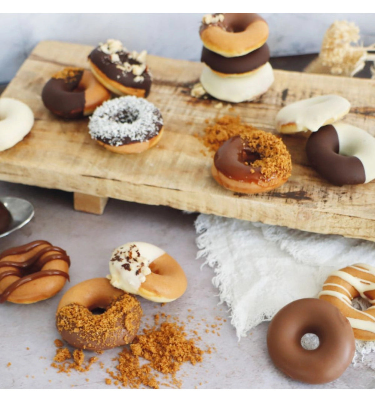 Donuts Factory in Grün präsentiert im Onlineshop von KAQTU Design AG. Küchengerät ist von Scrap Cooking