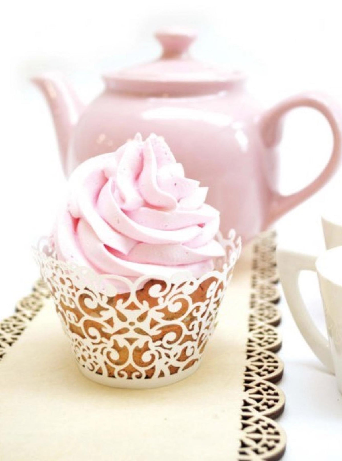 12 Stk. Cupcake-Wrappers Arabesk in Weiss präsentiert im Onlineshop von KAQTU Design AG. Muffinformen ist von Scrap Cooking