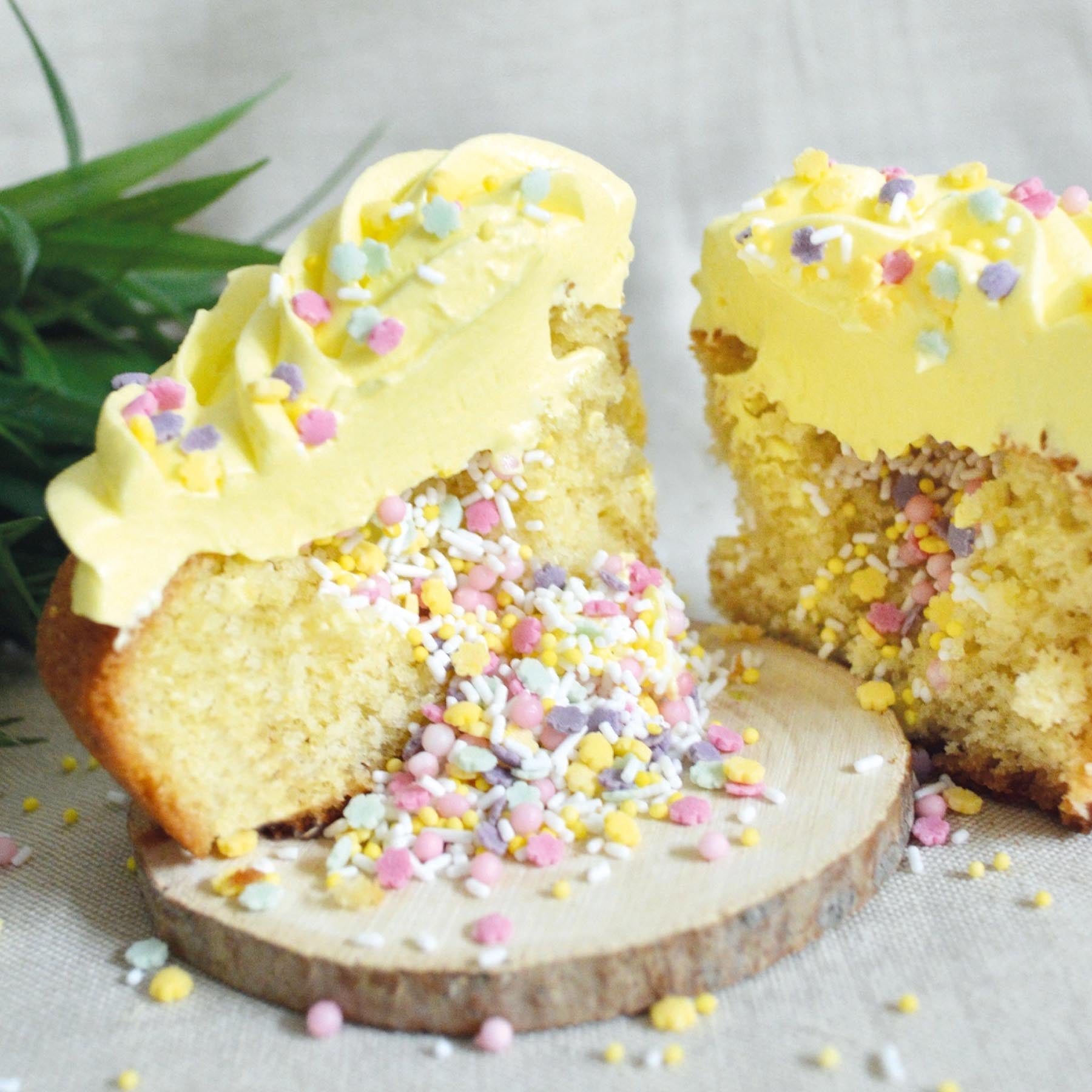 Bunte Zuckerstreusel in Blumenform, ideal zum Dekorieren von Backwaren und Desserts, 55g Packung von Scrap Cooking.