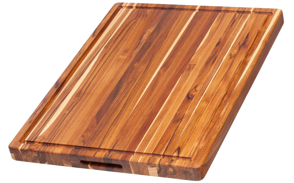 Teak Schneide- und Servierbrett m. Saftrille, 61x46x3.8 cm in Braun präsentiert im Onlineshop von KAQTU Design AG. Schneidbrett ist von Teak Haus
