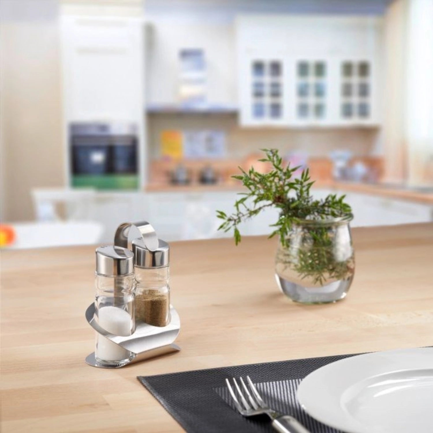 Elegantes 2-teiliges Salz- und Pfeffer-Set von Westmark, perfekt für eine ansprechende Tischdekoration und praktische Gewürzaufbewahrung.