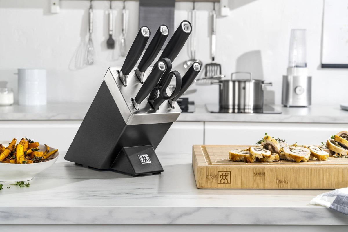 All Star selbstschärfender Messerblock, 7-tlg., chrom-silber in Schwarz präsentiert im Onlineshop von KAQTU Design AG. Messerblock ist von Zwilling Kitchen