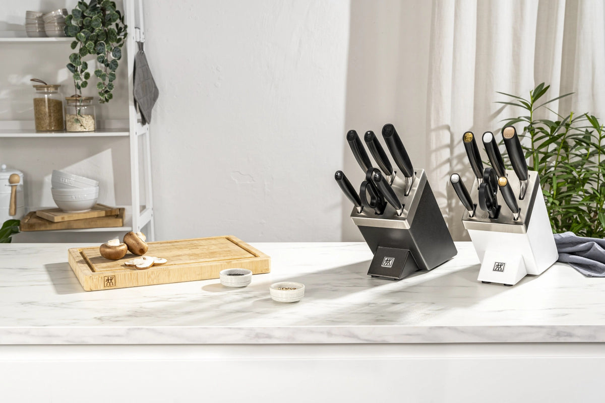All Star selbstschärfender Messerblock, 7-tlg., chrom-silber in Schwarz präsentiert im Onlineshop von KAQTU Design AG. Messerblock ist von Zwilling Kitchen