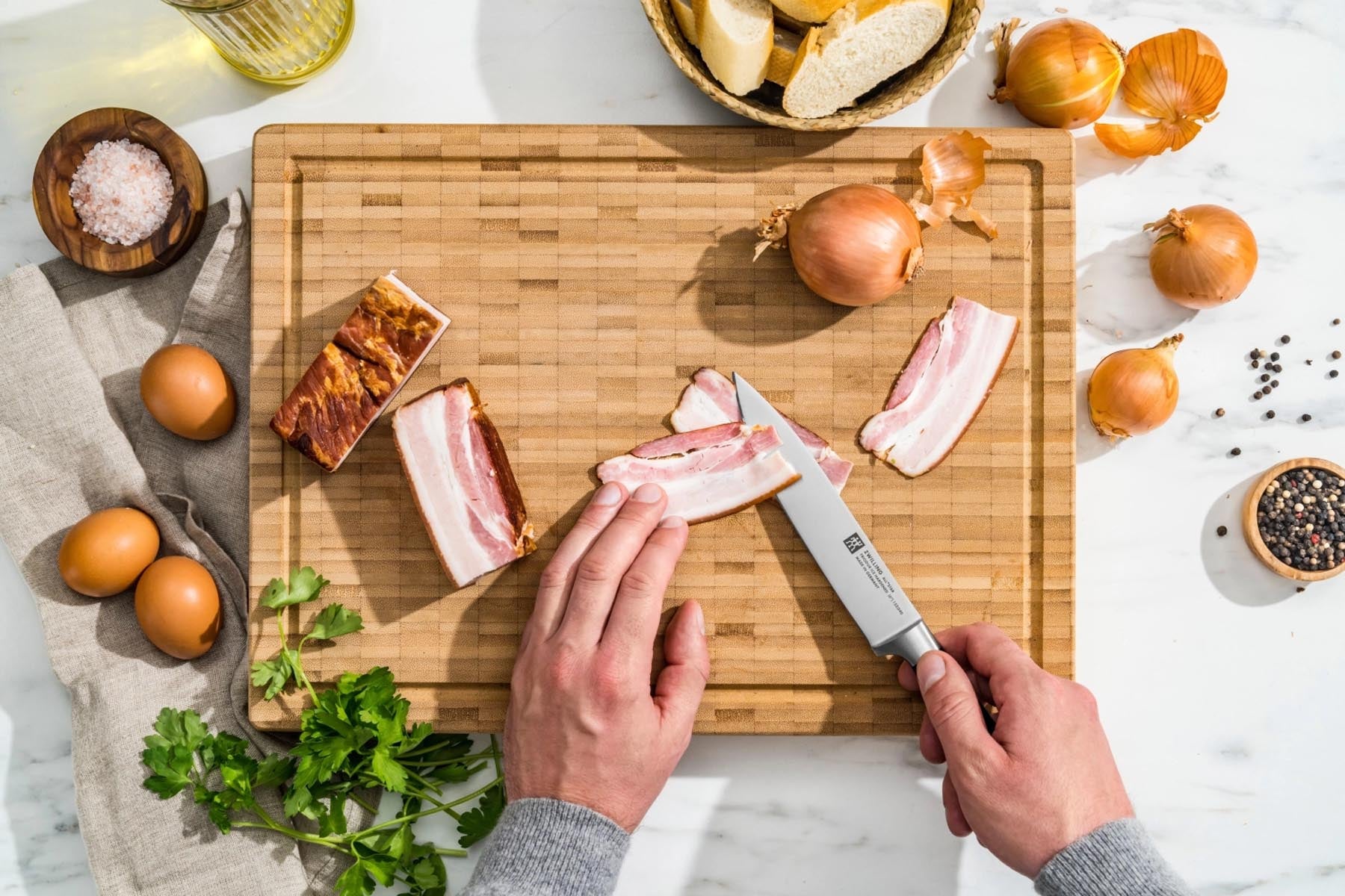 Elegantes All Star Tranchiermesser 160 in gold-matt, ideal zum präzisen Schneiden von Fleisch, von der renommierten Marke Zwilling.
