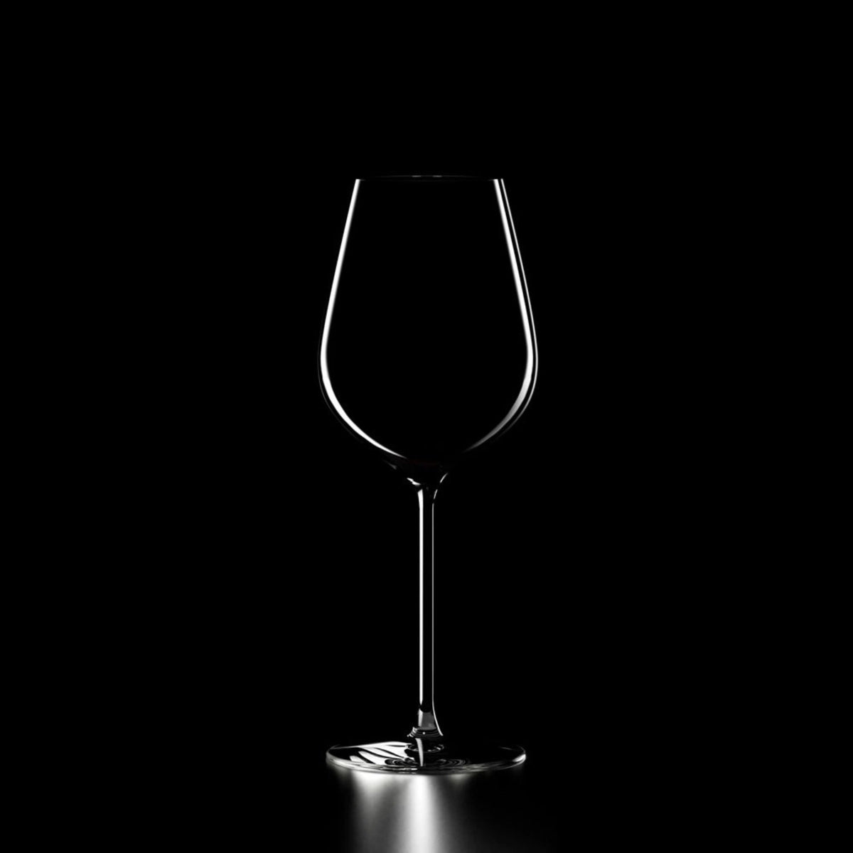 Transparentes Weinglas Hommage 38cl von Lehmann Glass, schlanke Form mit hohem Stiel und rundem Kelch, freigestellt fotografiert.