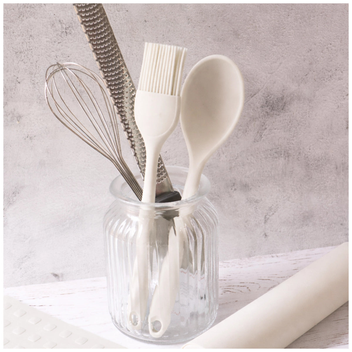 Silikonlöffel 27.3cm in Grün präsentiert im Onlineshop von KAQTU Design AG. Backutensilien ist von Scrap Cooking