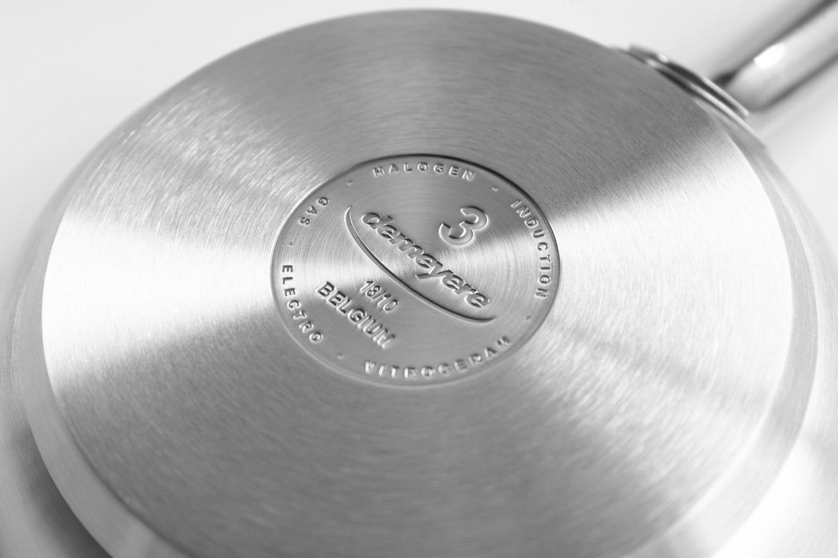 Resto 3 Duraslide Bratpfanne 26cm in Silber präsentiert im Onlineshop von KAQTU Design AG. Bratpfanne ist von Demeyere