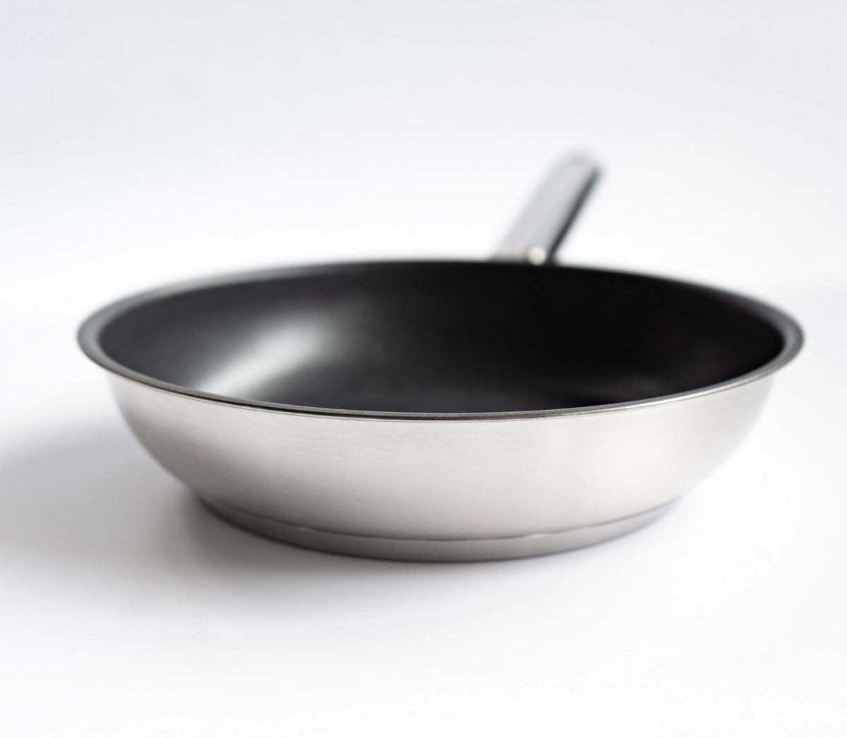 Resto 3 Duraslide Bratpfanne 32cm in Silber präsentiert im Onlineshop von KAQTU Design AG. Bratpfanne ist von Demeyere