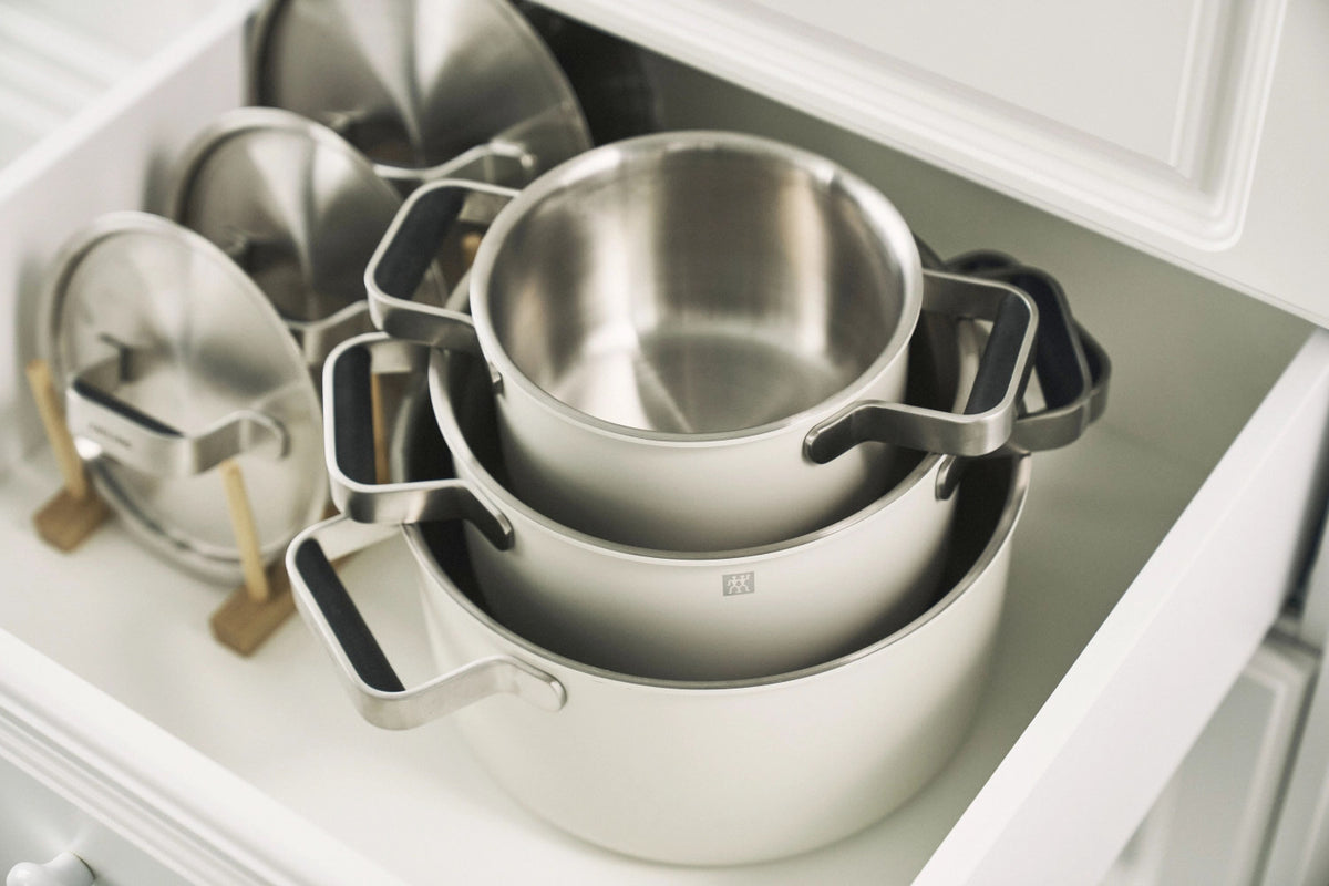 5tlg. Pure Kochgeschirrset Elfenbeinweiss in Weiss präsentiert im Onlineshop von KAQTU Design AG.  ist von Zwilling