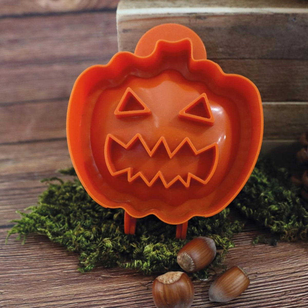 Teigformer Halloween Geisterkürbis in Orange präsentiert im Onlineshop von KAQTU Design AG. Backform / Backblech ist von Scrap Cooking