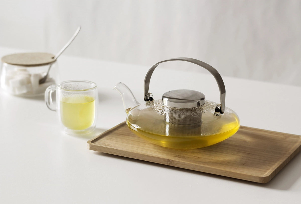 Infusion Leaf Teekrug 0.55l Glas in Transparent präsentiert im Onlineshop von KAQTU Design AG. Krug ist von Viva