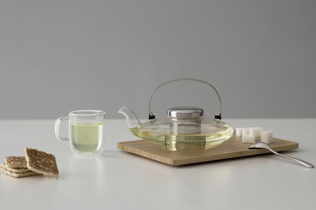 Infusion Leaf Teekrug 0.55l Glas in Transparent präsentiert im Onlineshop von KAQTU Design AG. Krug ist von Viva